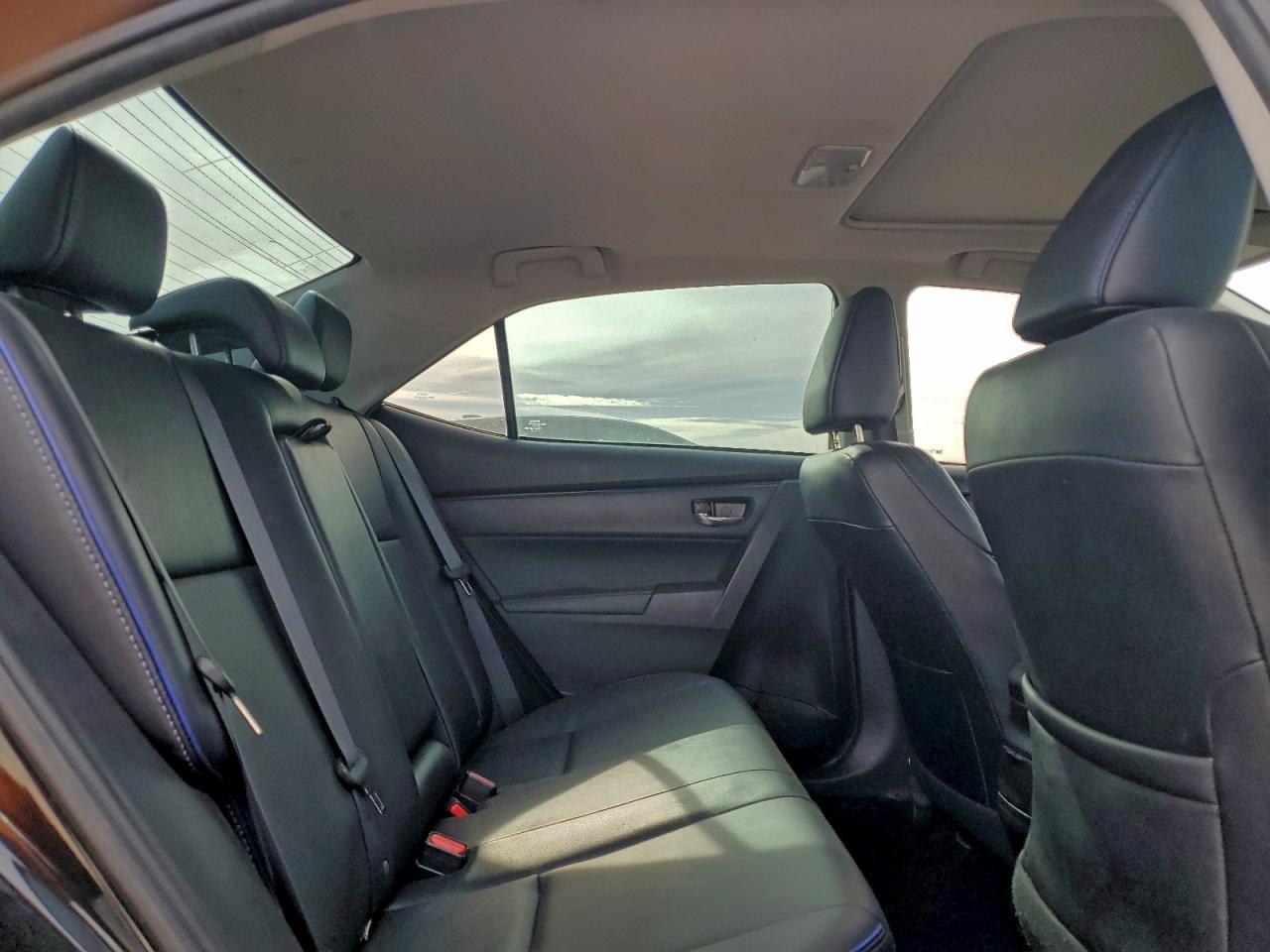 2017 TOYOTA COROLLA L photo 10