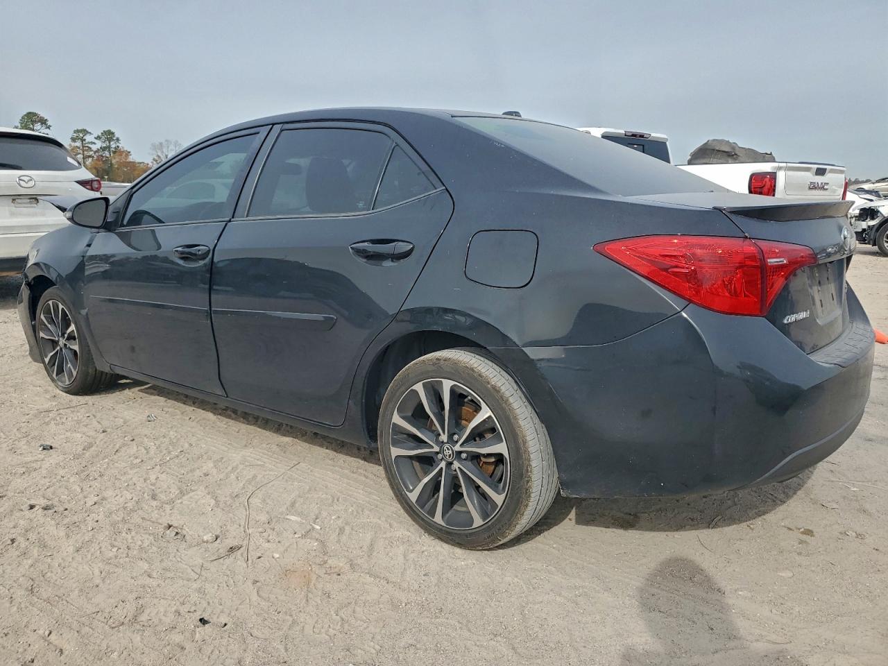 2017 TOYOTA COROLLA L photo 2