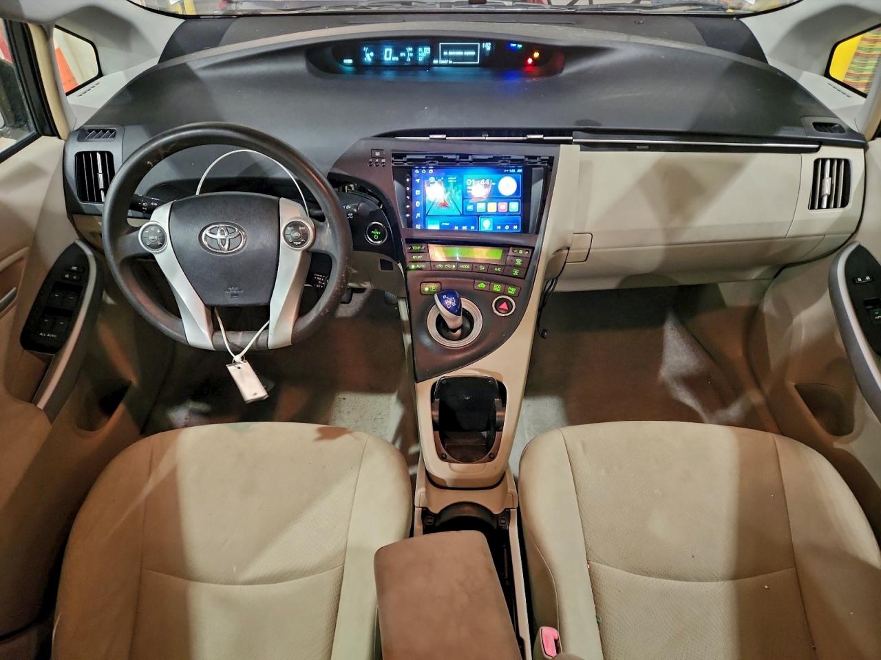 2011 TOYOTA PRIUS photo 8