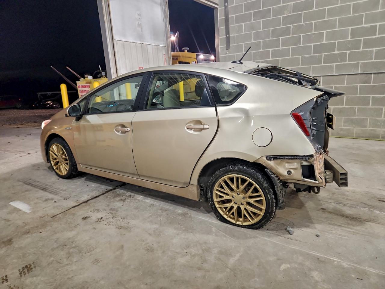 2011 TOYOTA PRIUS photo 2