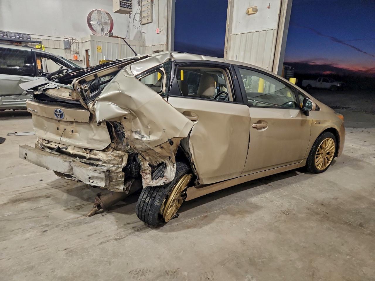 2011 TOYOTA PRIUS photo 3