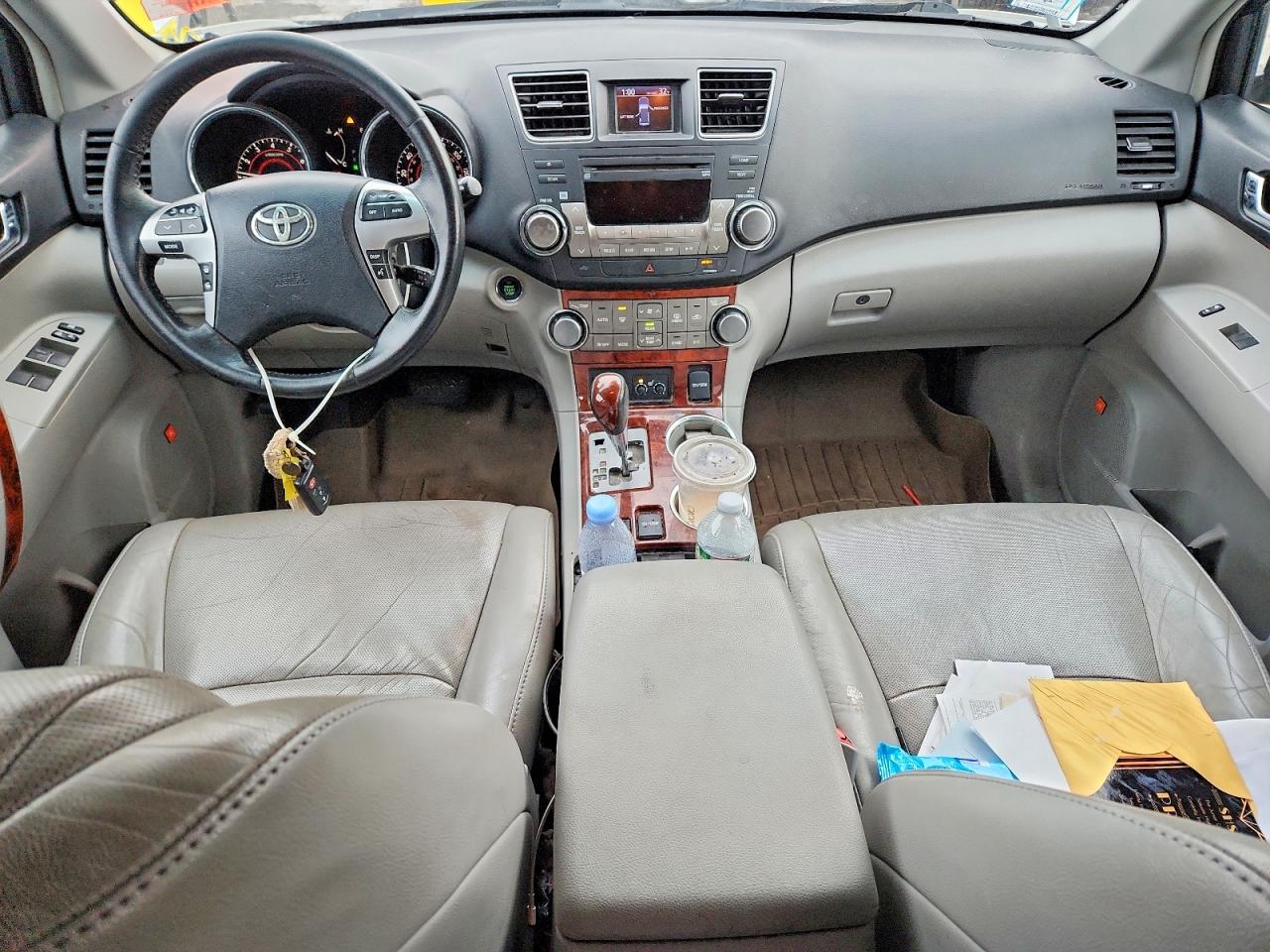 2012 TOYOTA HIGHLANDER LIMITED photo 8