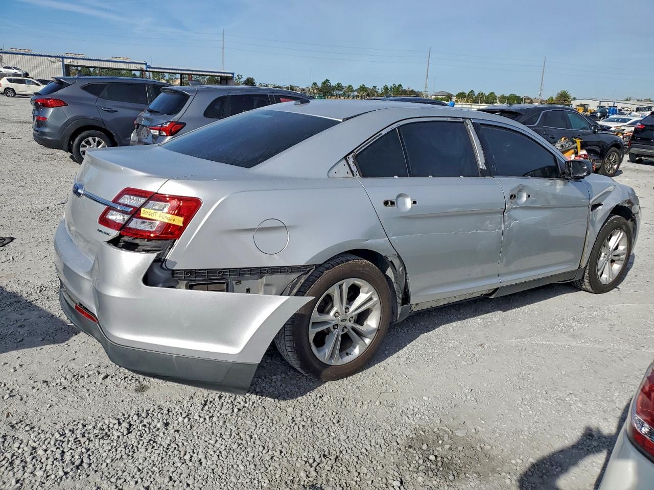 2016 FORD TAURUS SE photo 3
