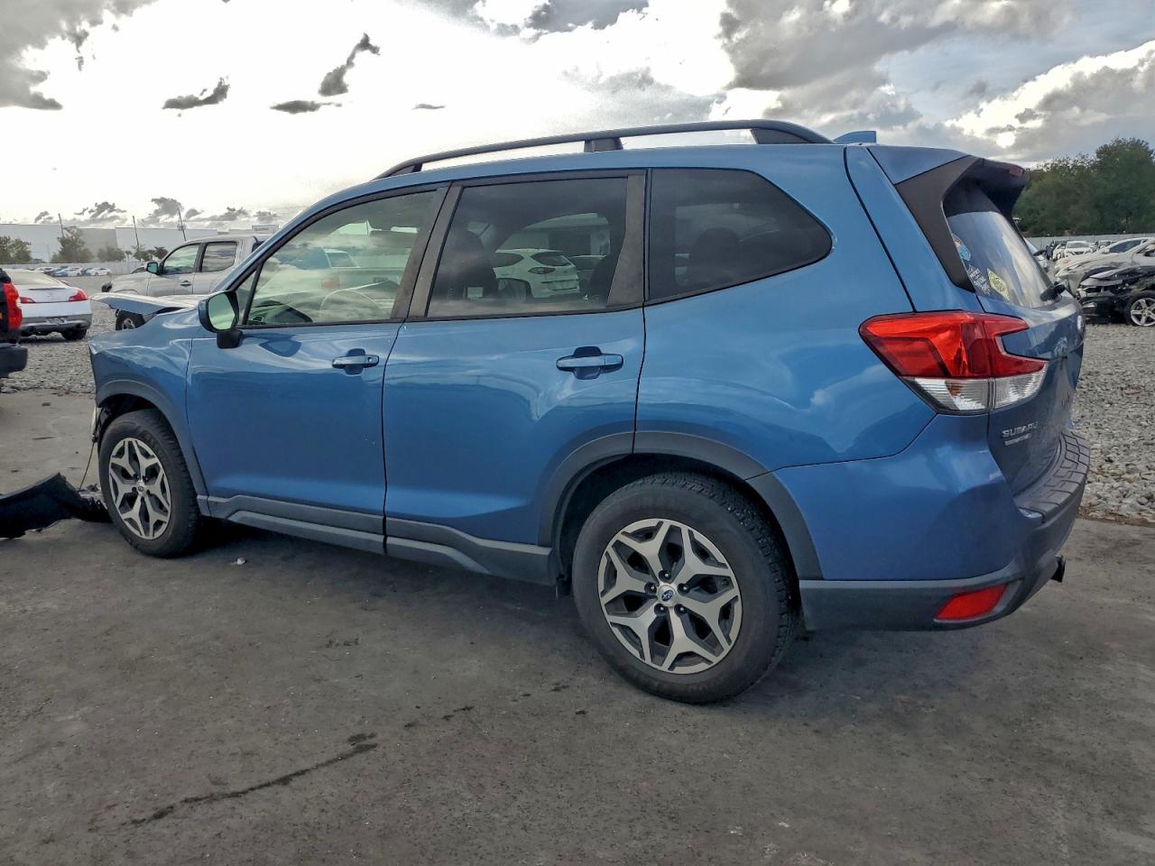 2020 SUBARU FORESTER PREMIUM photo 2