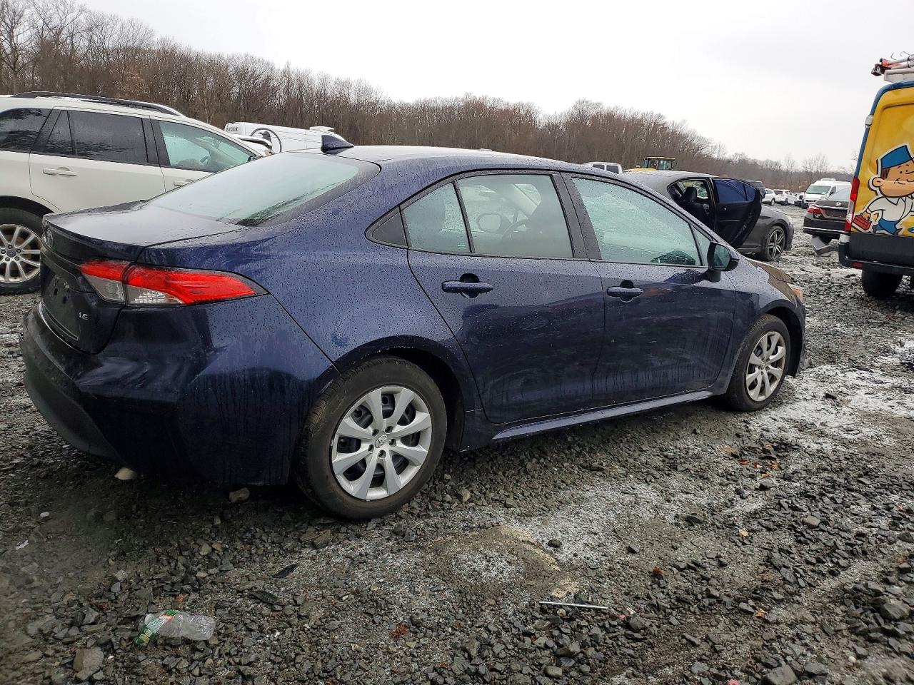 2023 TOYOTA COROLLA LE photo 3