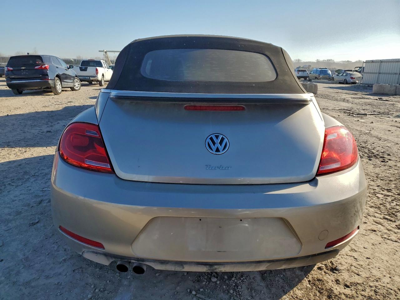 2016 VOLKSWAGEN BEETLE S/SE photo 6