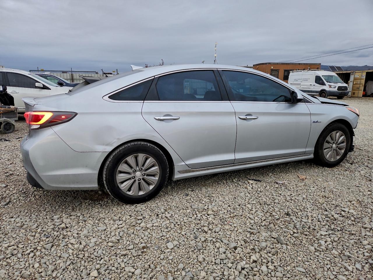 2017 HYUNDAI SONATA HYBRID photo 3