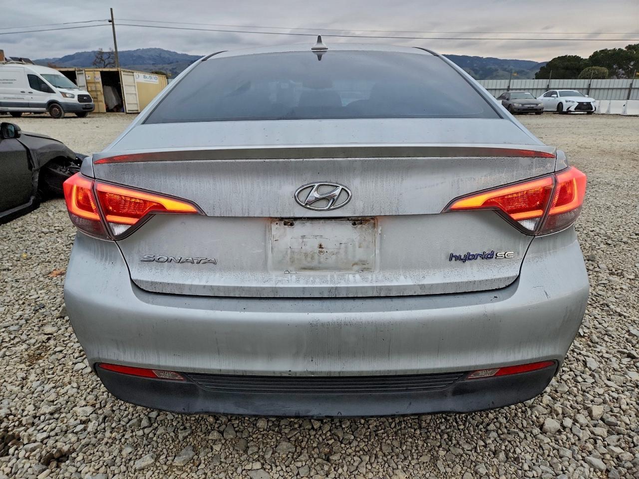 2017 HYUNDAI SONATA HYBRID photo 6