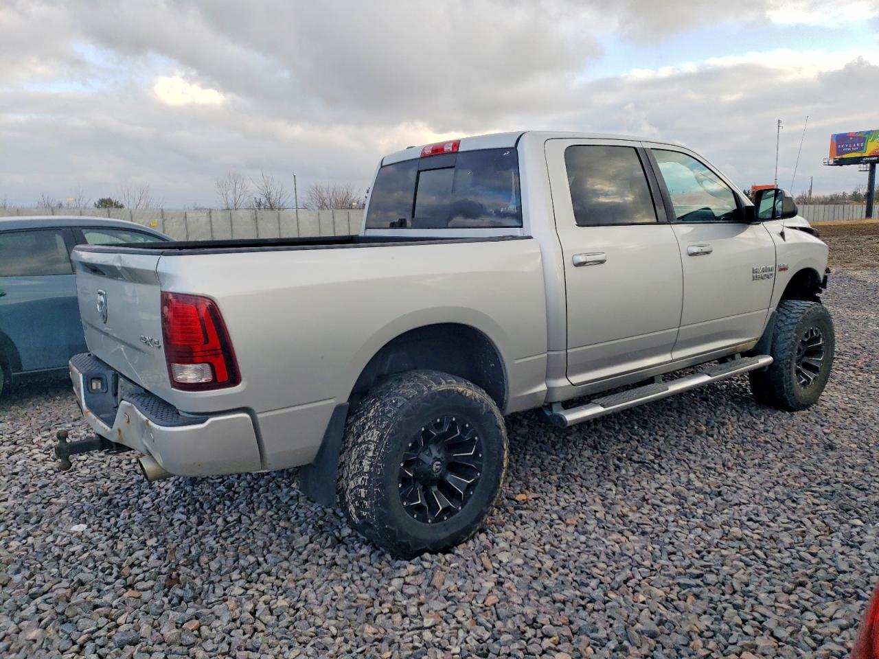 2014 RAM 1500 SPORT photo 3