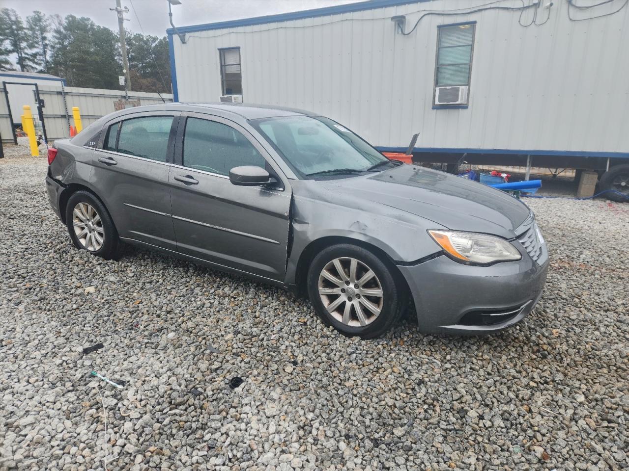 2013 CHRYSLER 200 TOURING photo 4