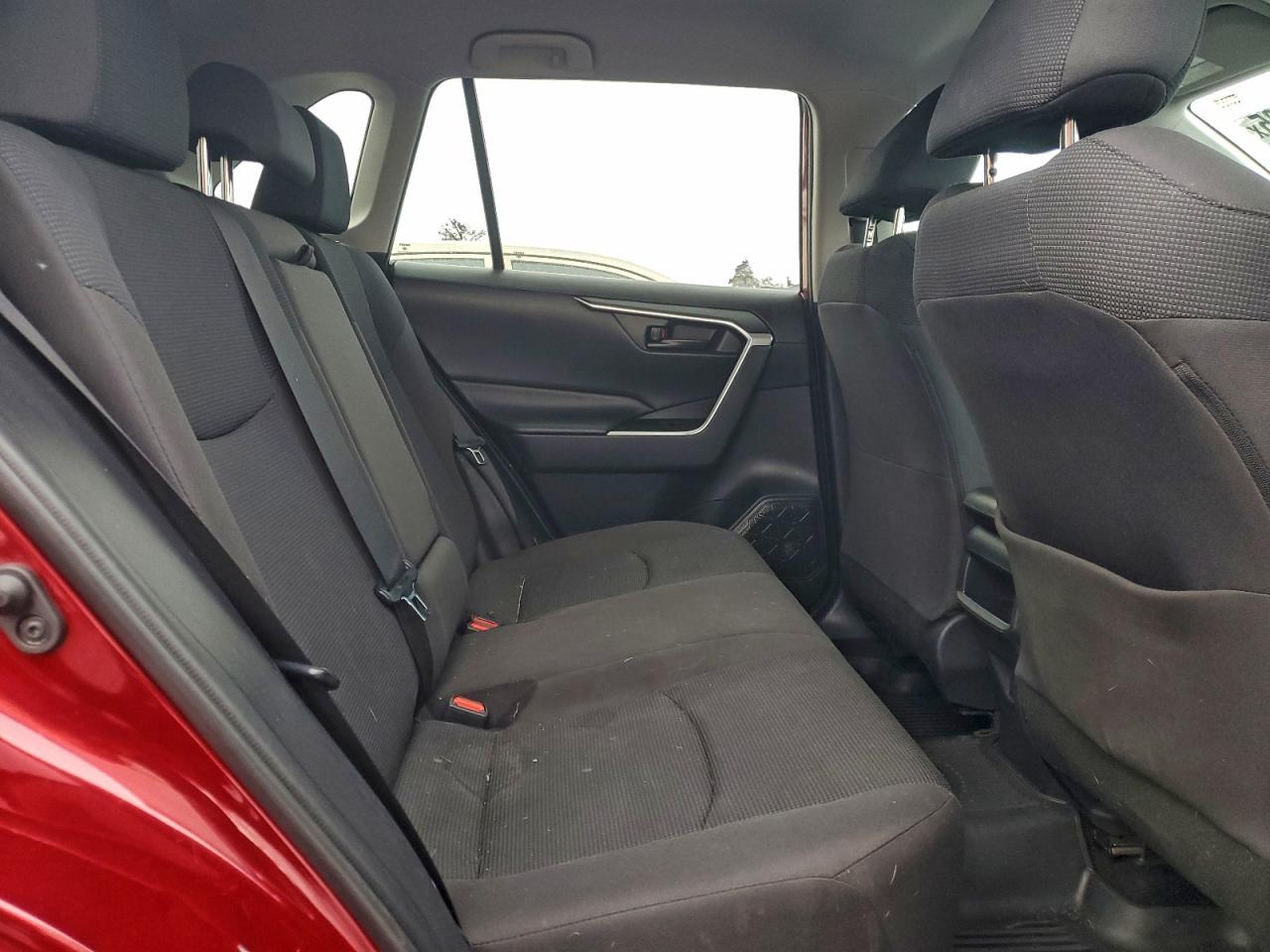 2019 TOYOTA RAV4 LE photo 11