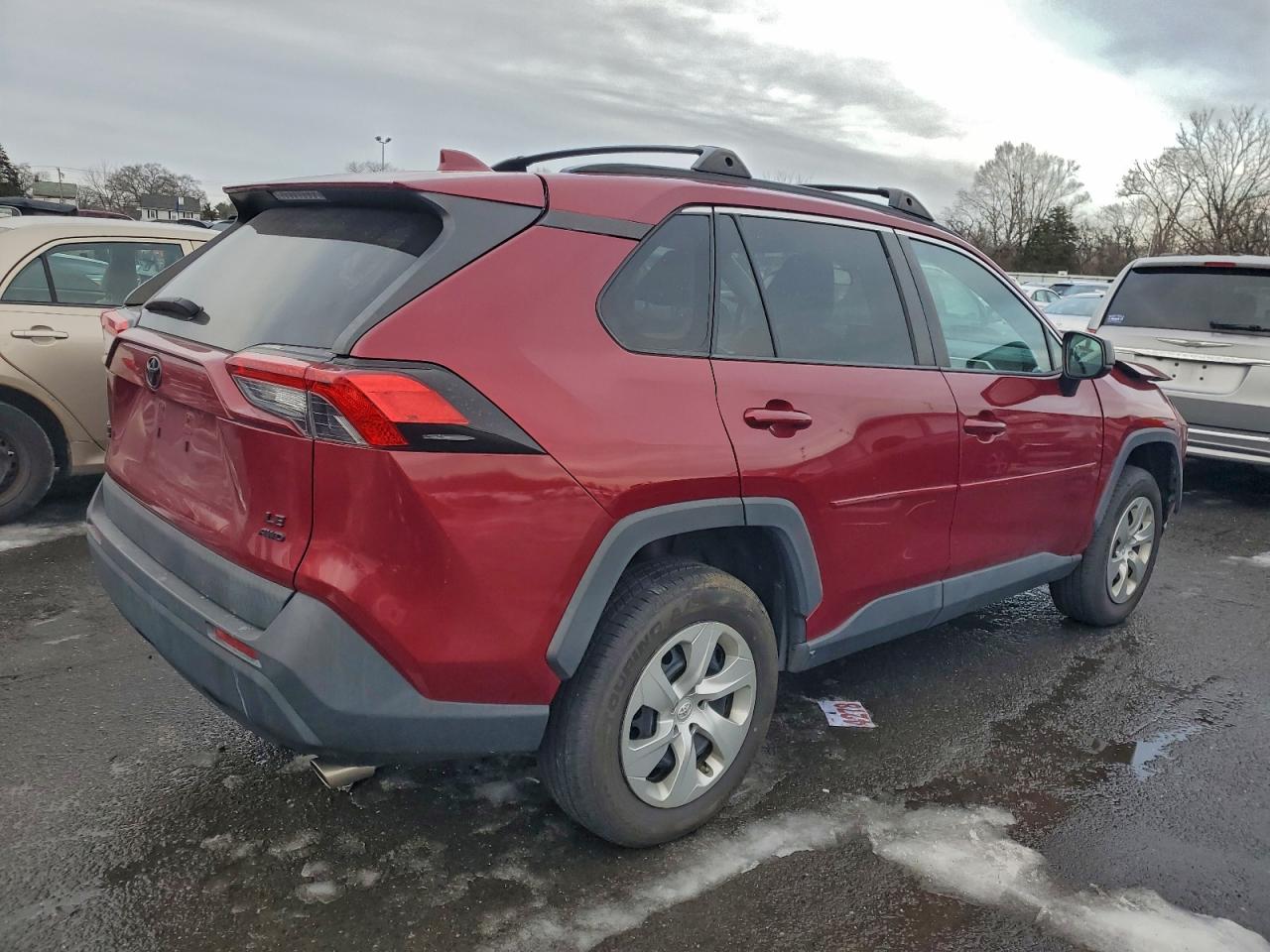 2019 TOYOTA RAV4 LE photo 3