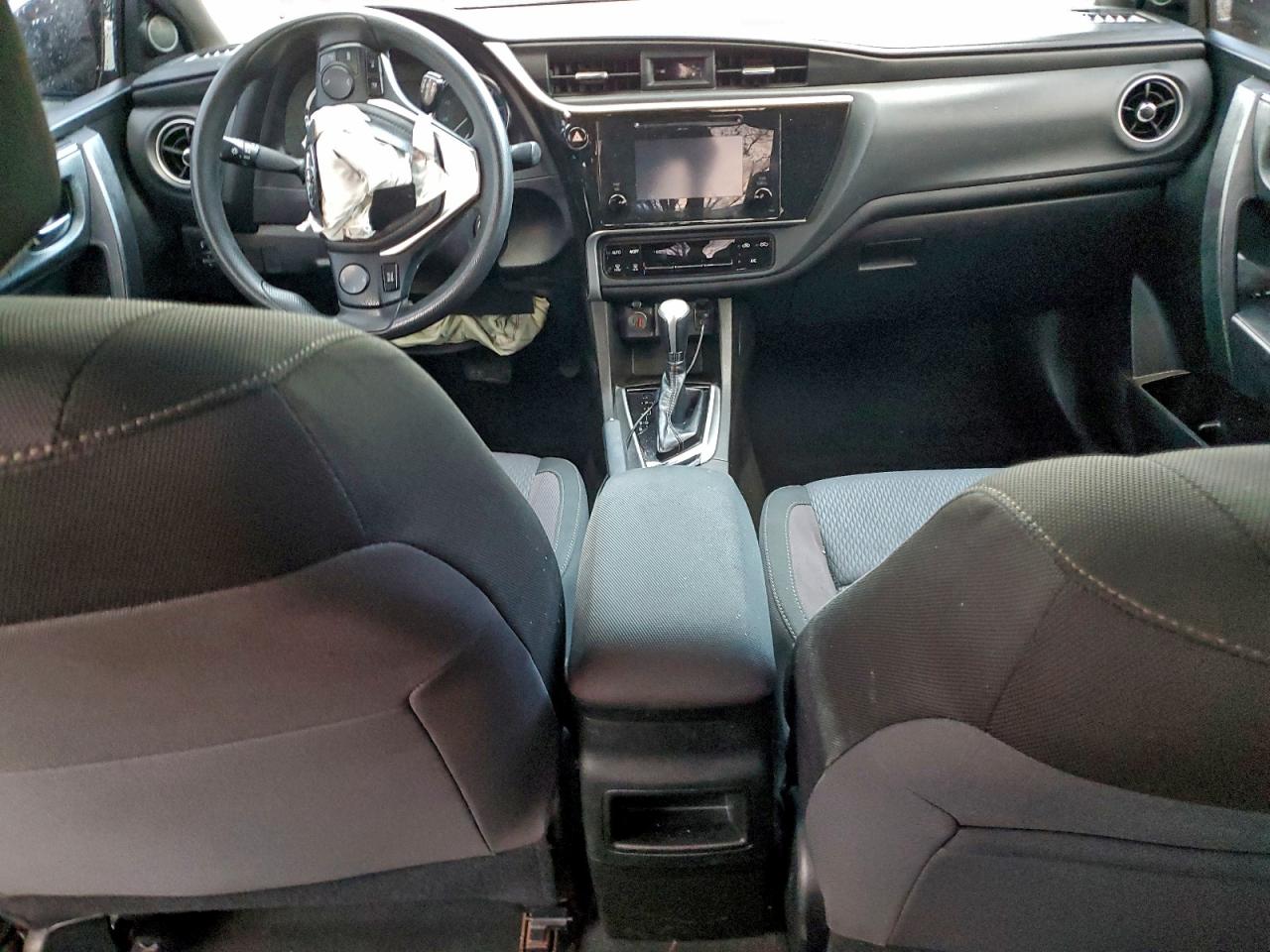 2018 TOYOTA COROLLA L photo 8