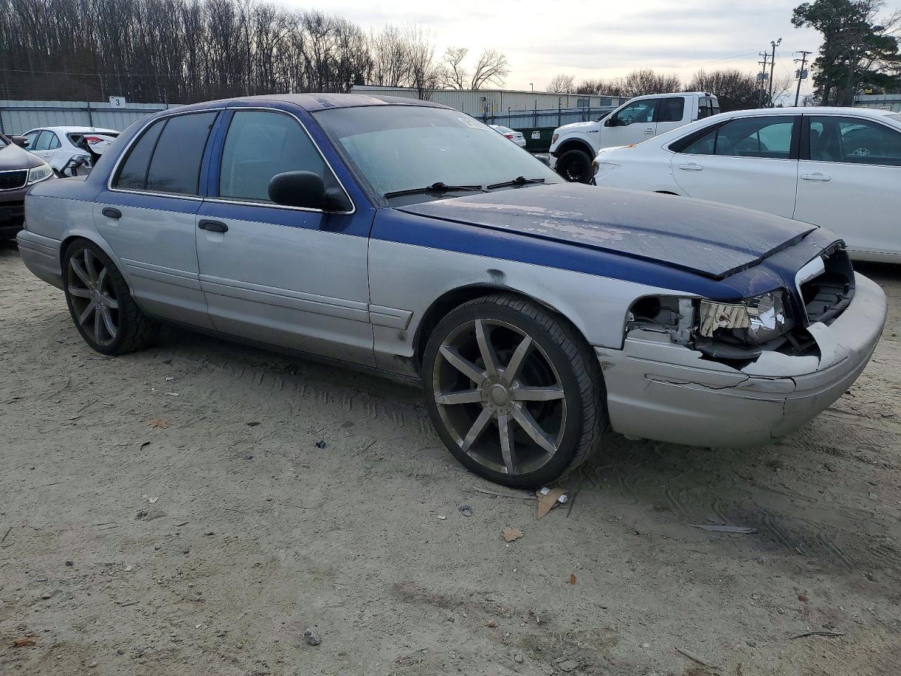 2004 FORD CROWN VICTORIA photo 4
