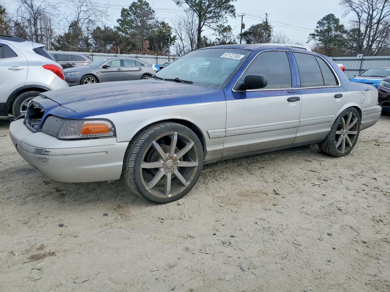 2004 FORD CROWN VICTORIA