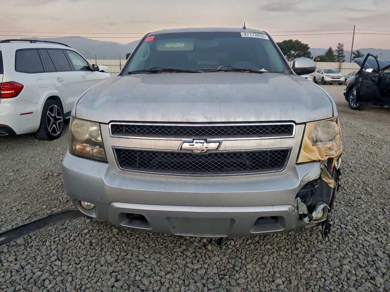 2010 CHEVROLET SUBURBAN C1500 LS photo 5