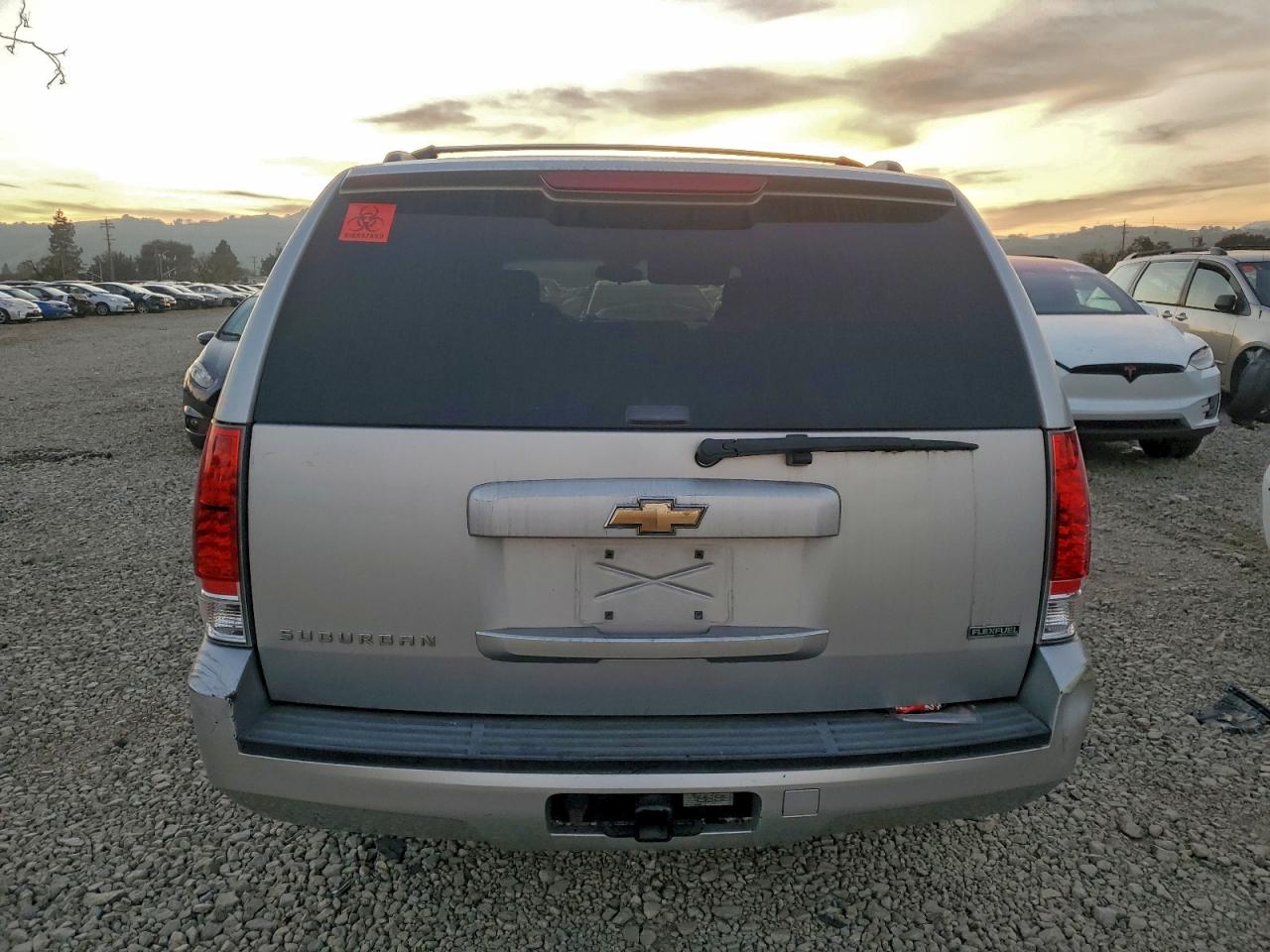 2010 CHEVROLET SUBURBAN C1500 LS photo 6
