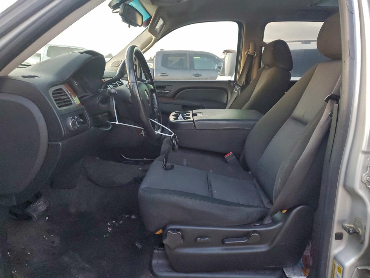 2010 CHEVROLET SUBURBAN C1500 LS photo 7