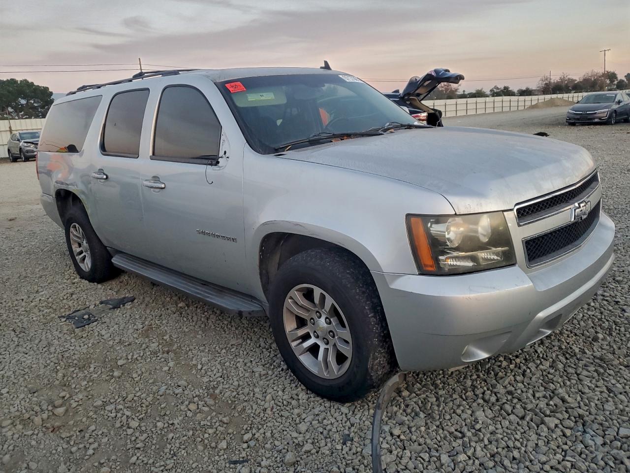 2010 CHEVROLET SUBURBAN C1500 LS photo 4