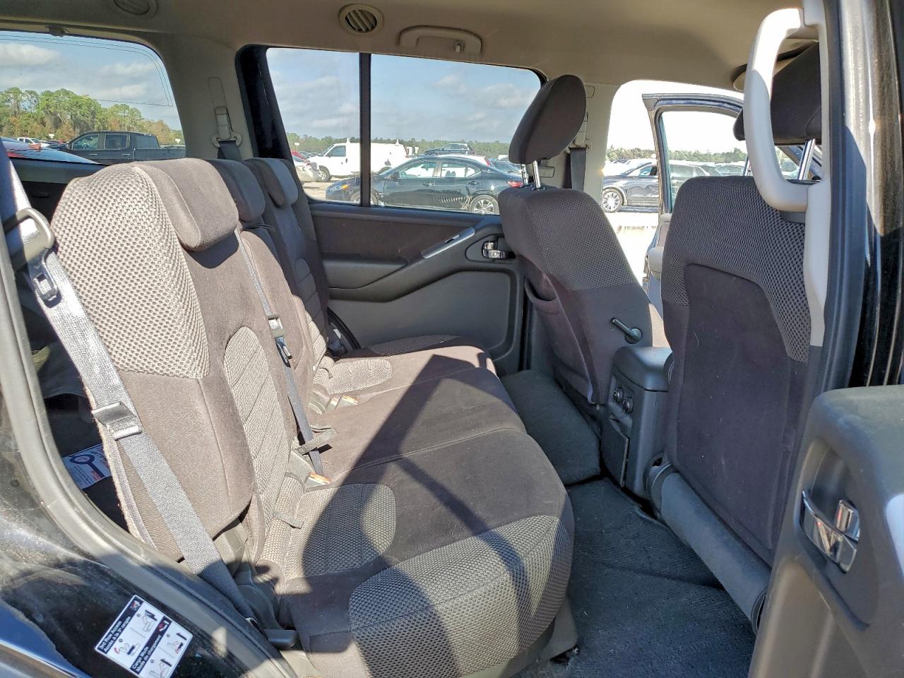 2011 NISSAN PATHFINDER S photo 21
