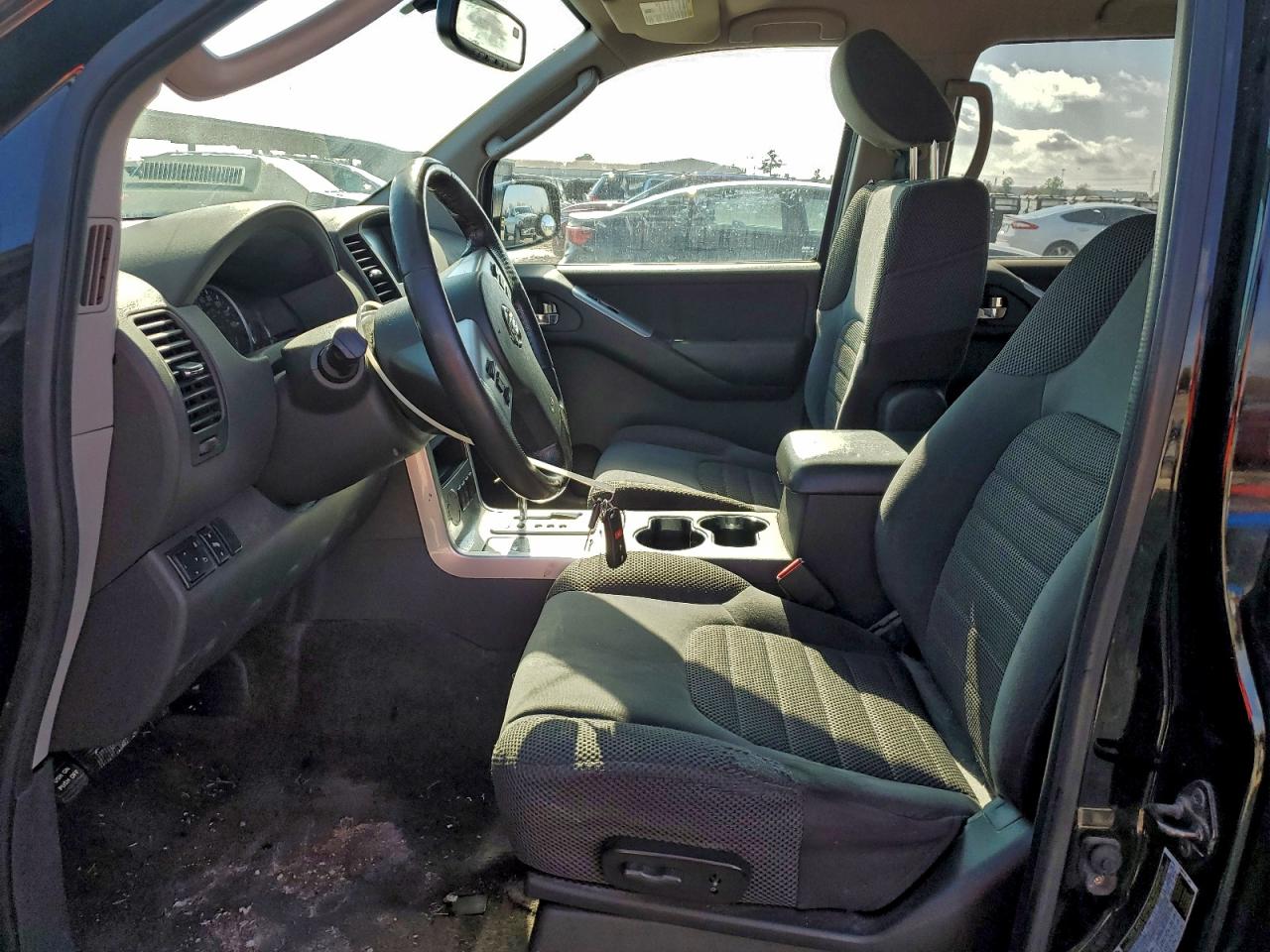 2011 NISSAN PATHFINDER S photo 13