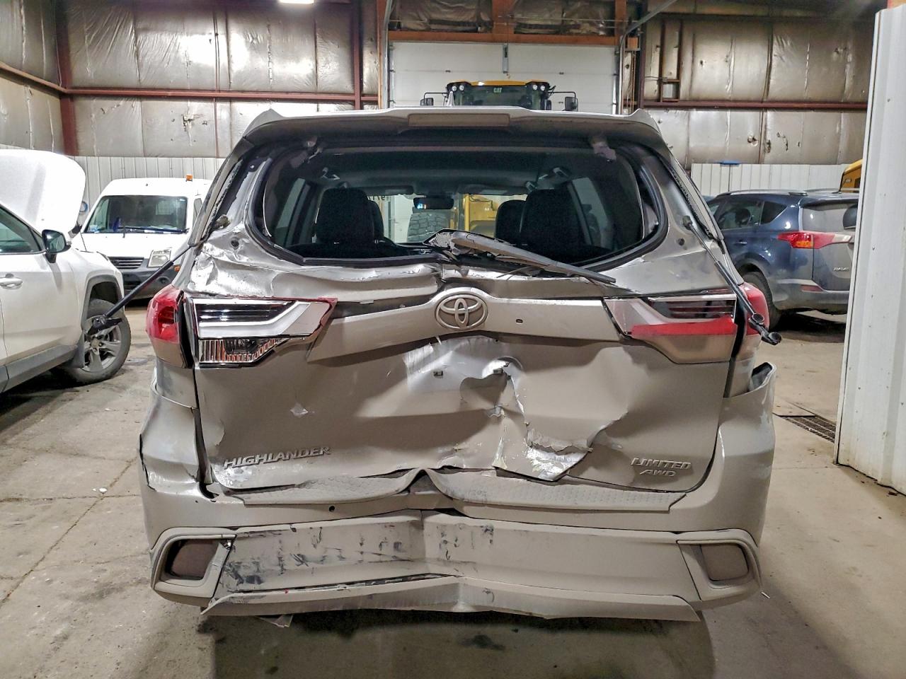 2018 TOYOTA HIGHLANDER LIMITED photo 11