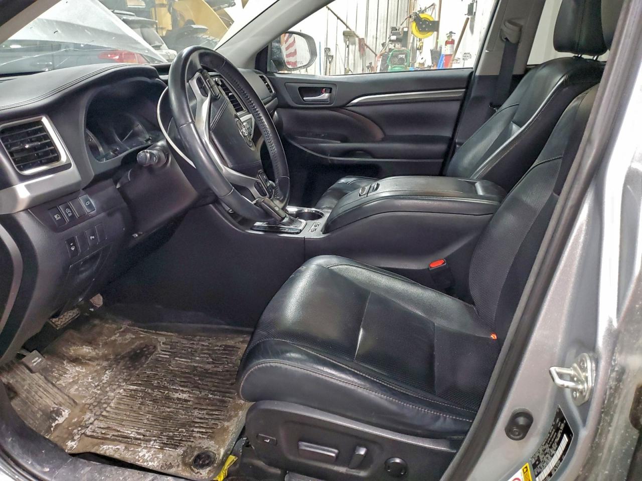 2018 TOYOTA HIGHLANDER LIMITED photo 13