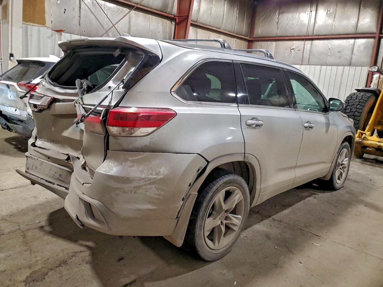 2018 TOYOTA HIGHLANDER LIMITED photo 5