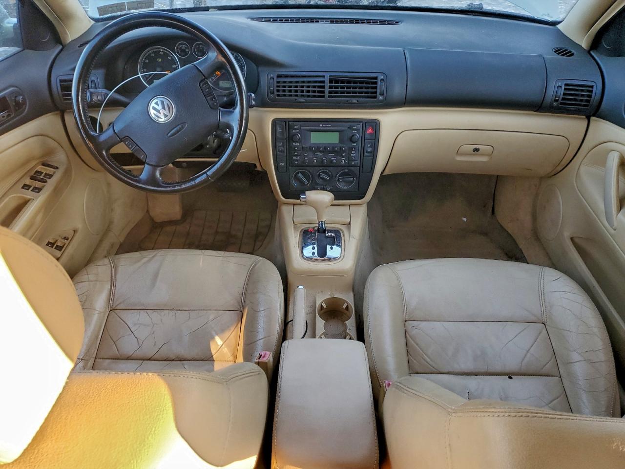 2003 VOLKSWAGEN PASSAT GLS photo 8