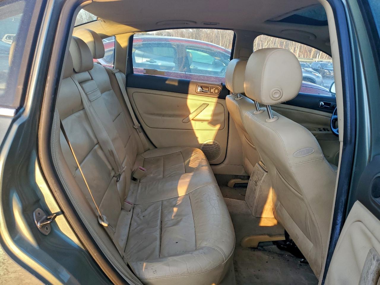 2003 VOLKSWAGEN PASSAT GLS photo 10
