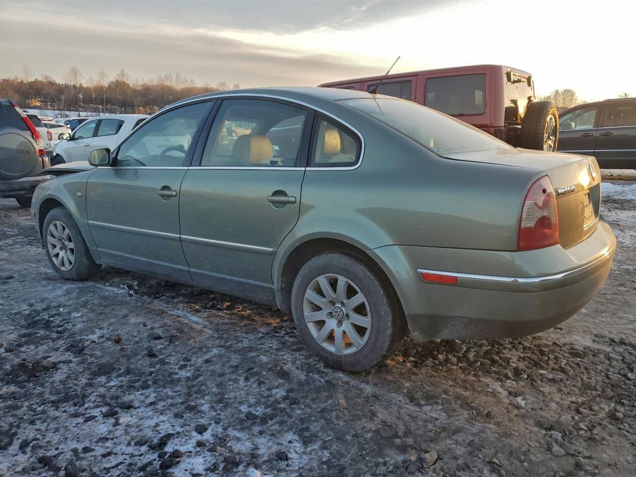 2003 VOLKSWAGEN PASSAT GLS photo 2