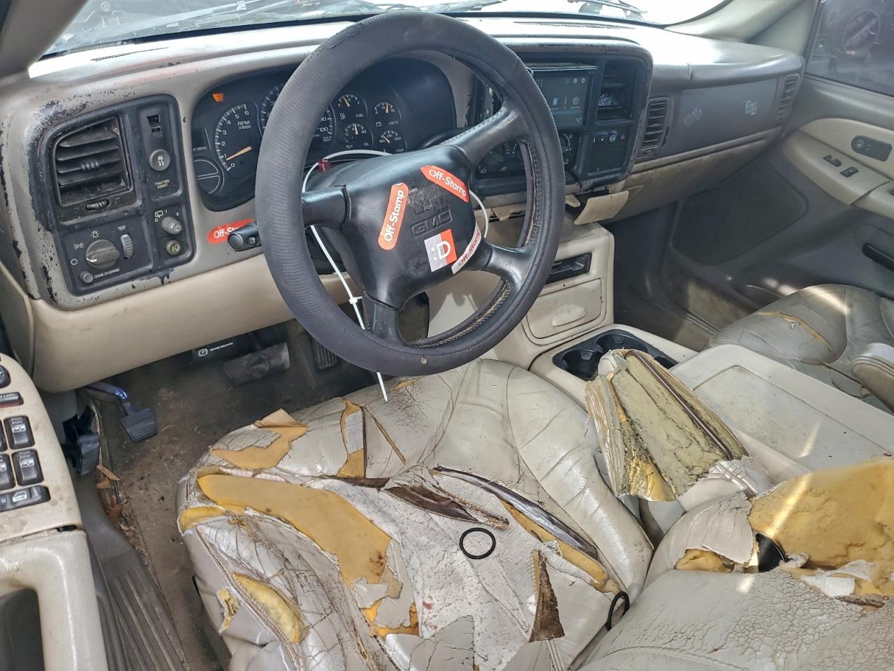 2002 GMC YUKON photo 8