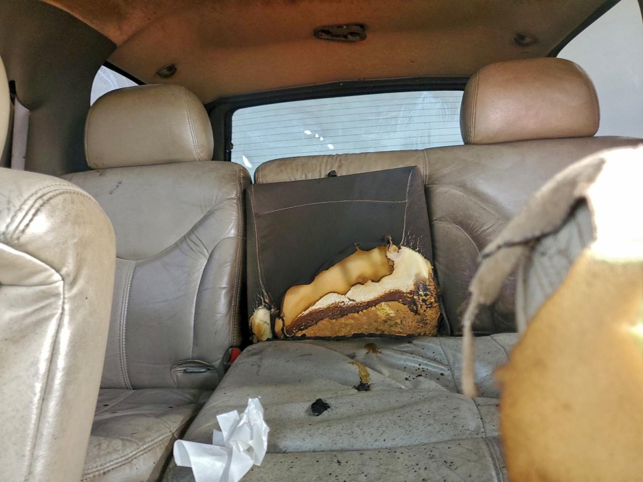 2002 GMC YUKON photo 10