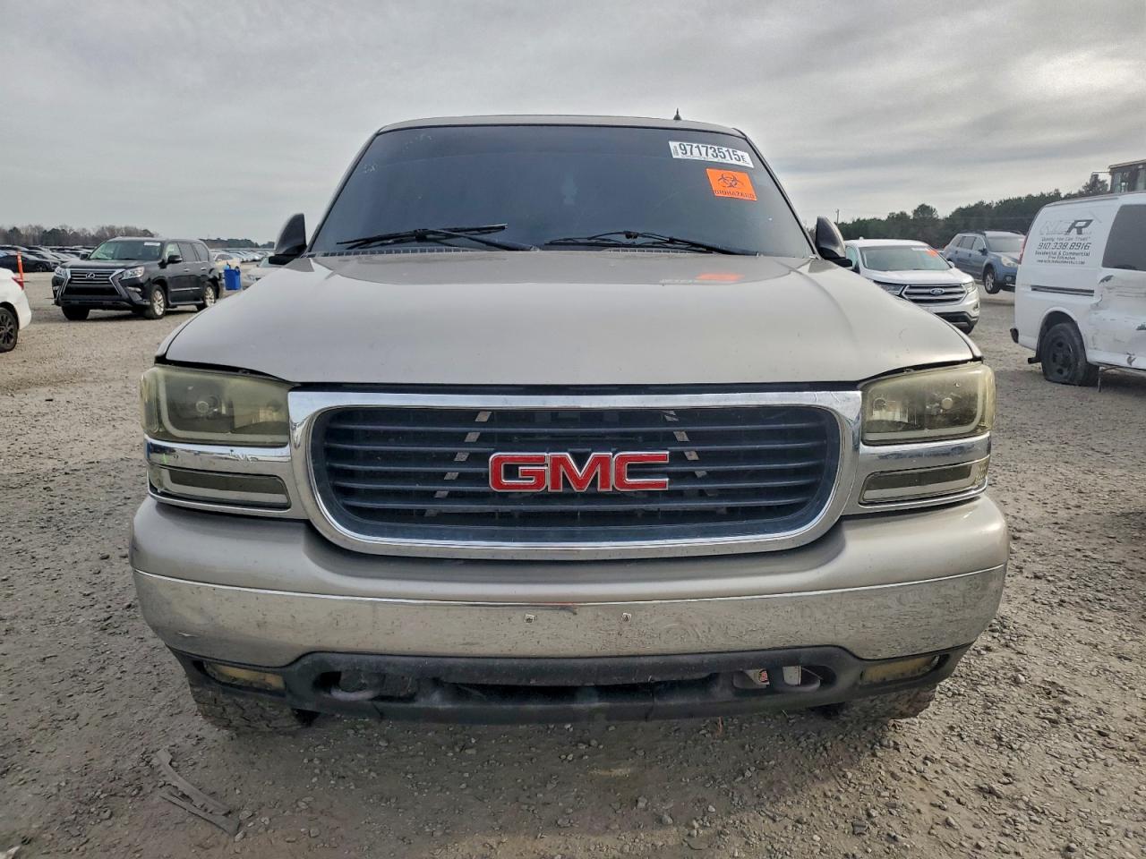 2002 GMC YUKON photo 5