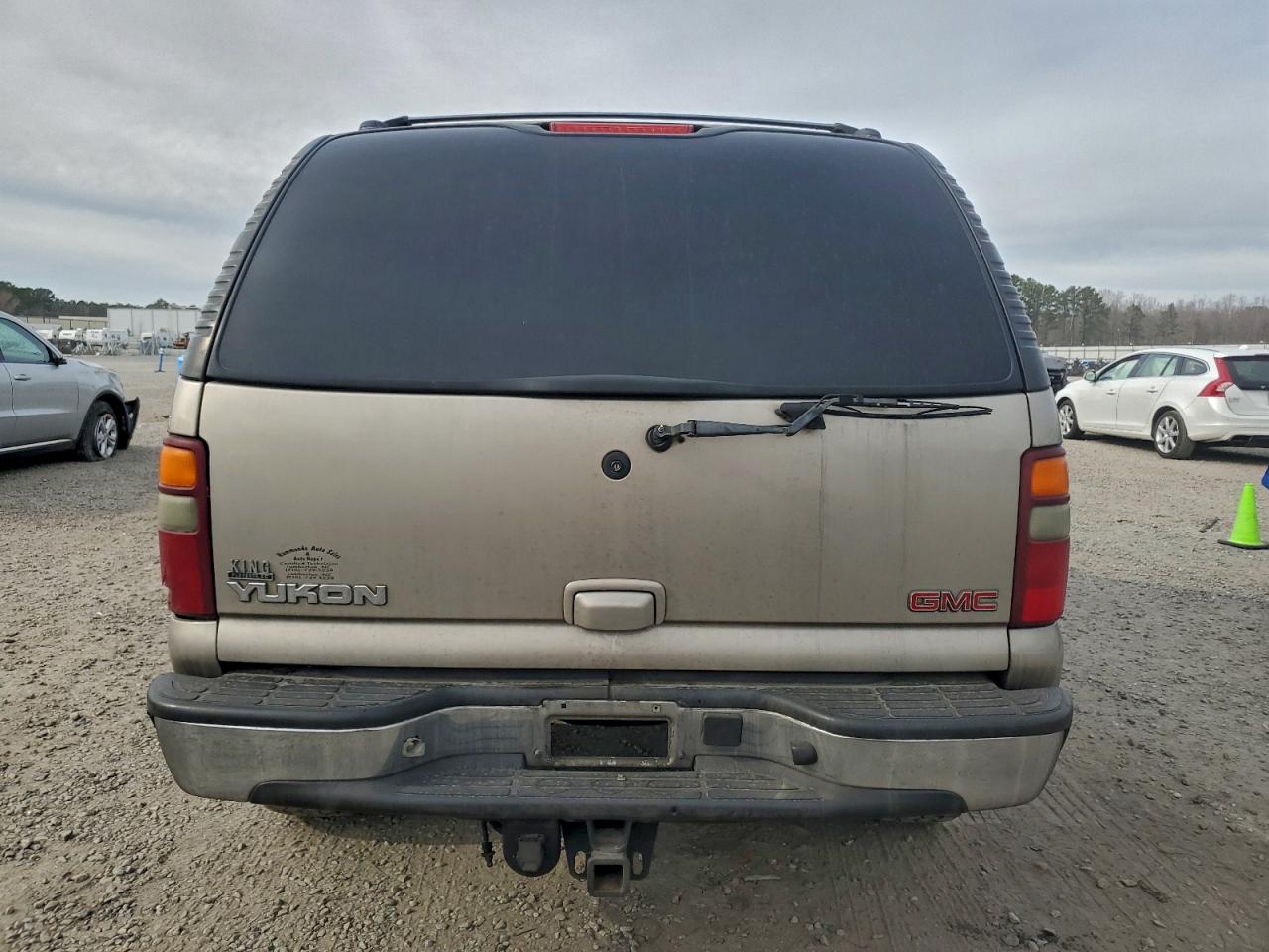2002 GMC YUKON photo 6