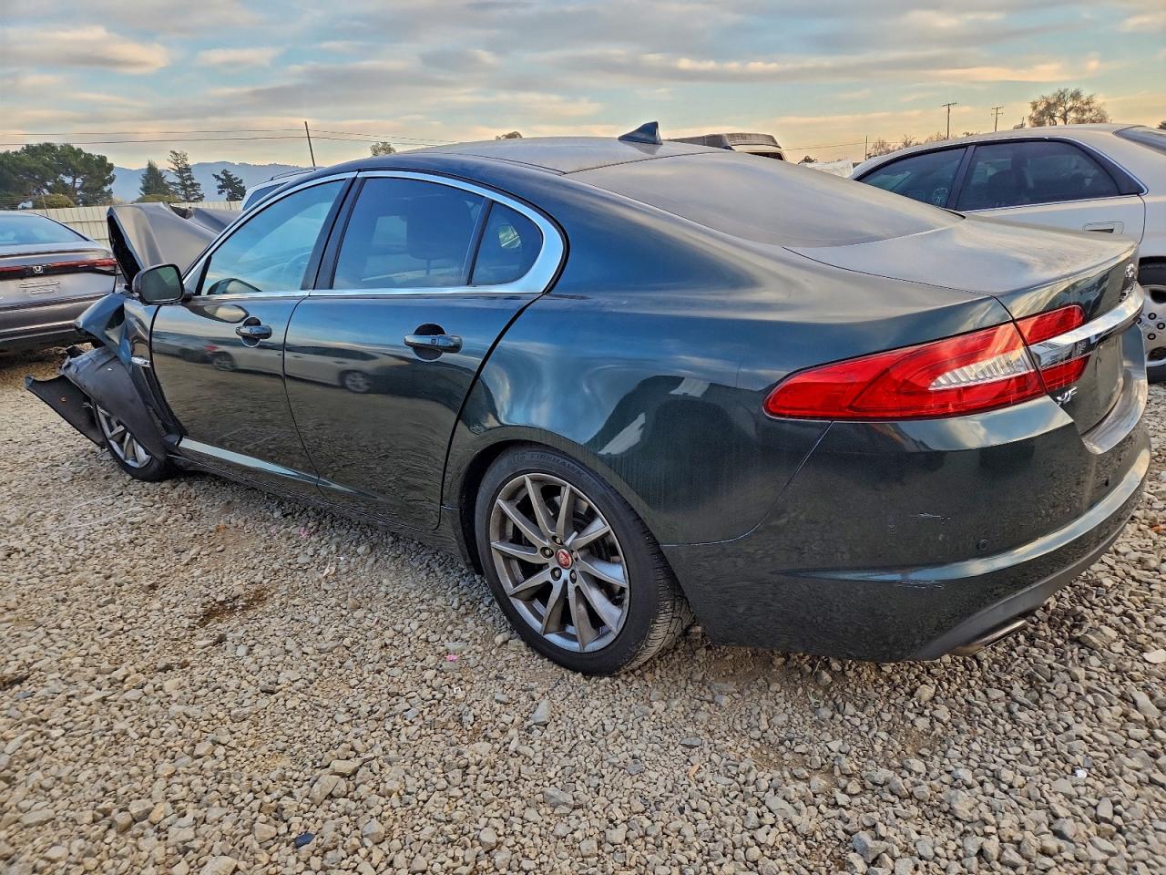 2015 JAGUAR XF 2.0T PREMIUM photo 2