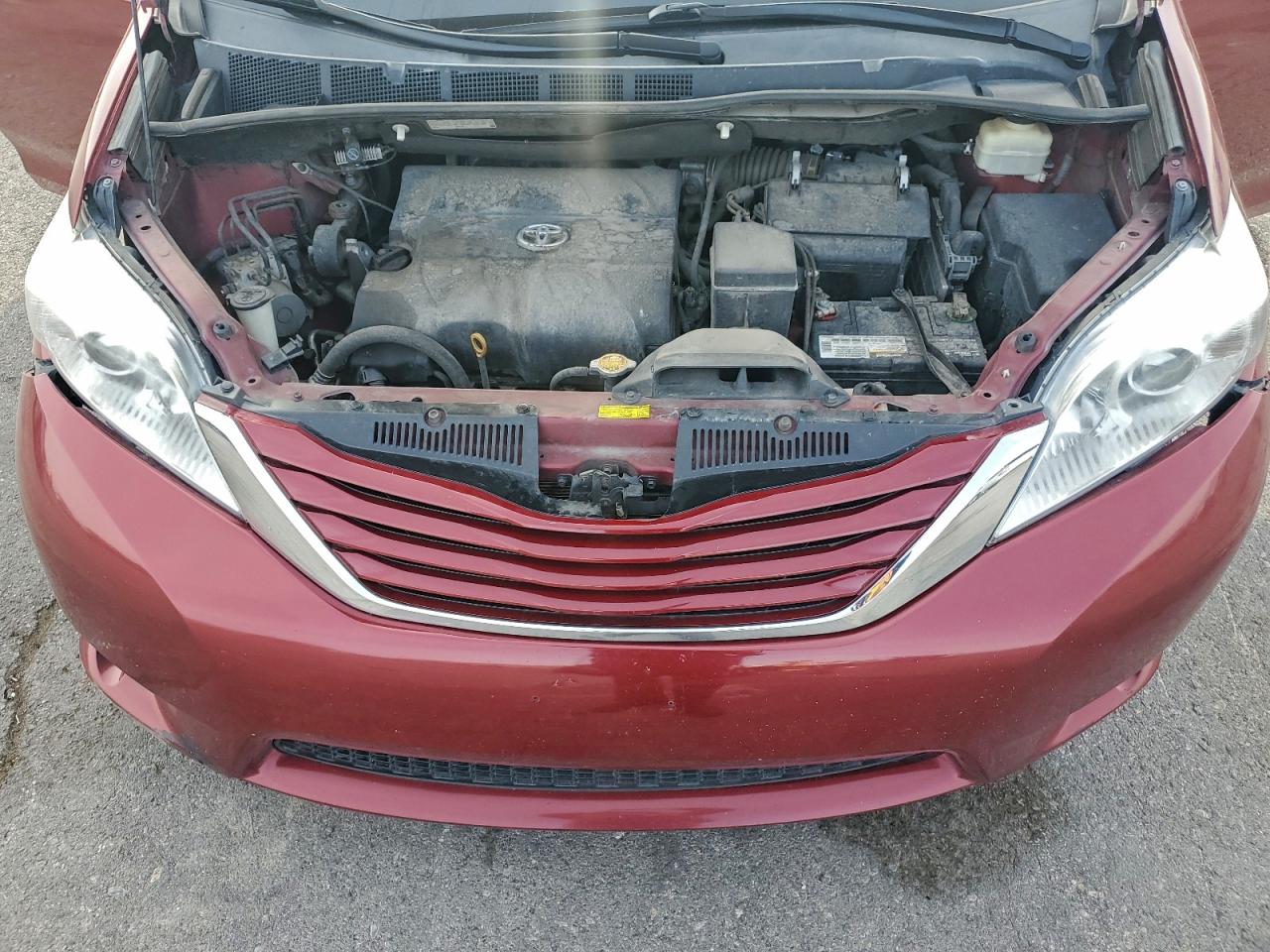 2016 TOYOTA SIENNA LE photo 12