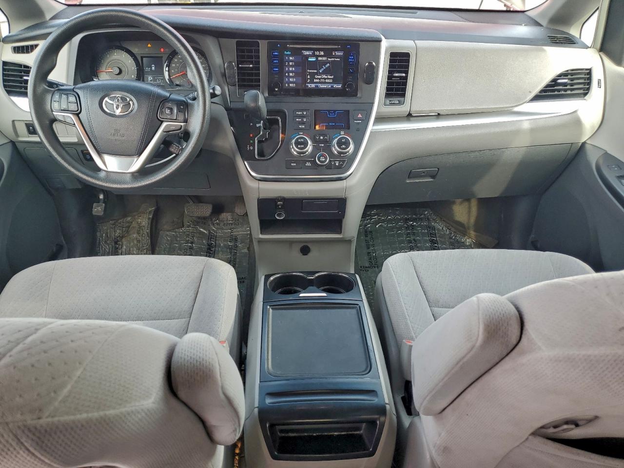 2016 TOYOTA SIENNA LE photo 8