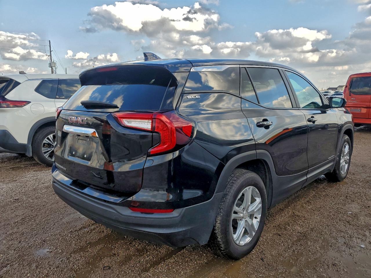 2024 GMC TERRAIN SLE photo 3