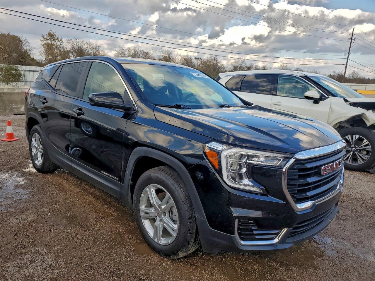 2024 GMC TERRAIN SLE photo 4