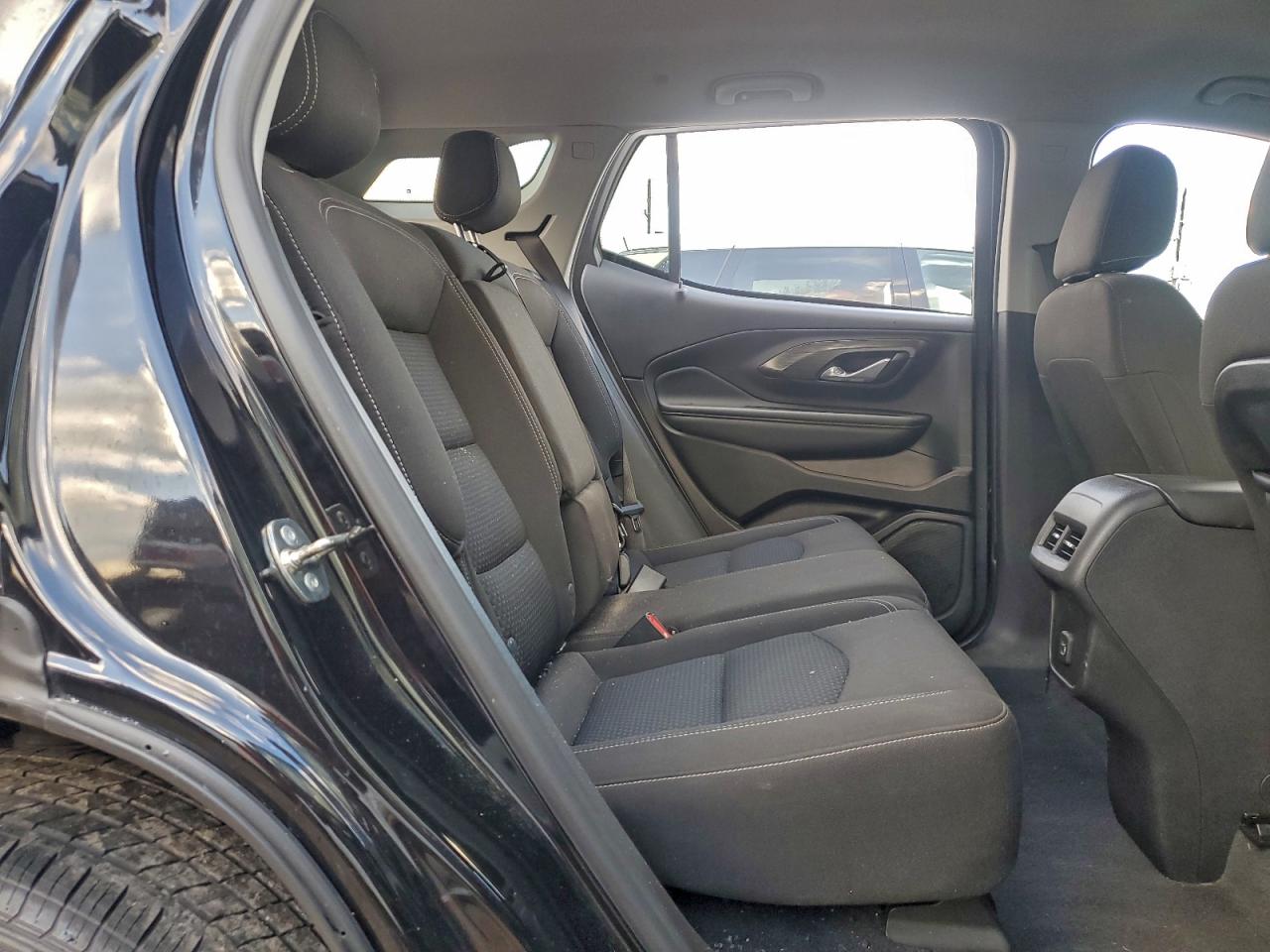 2024 GMC TERRAIN SLE photo 11