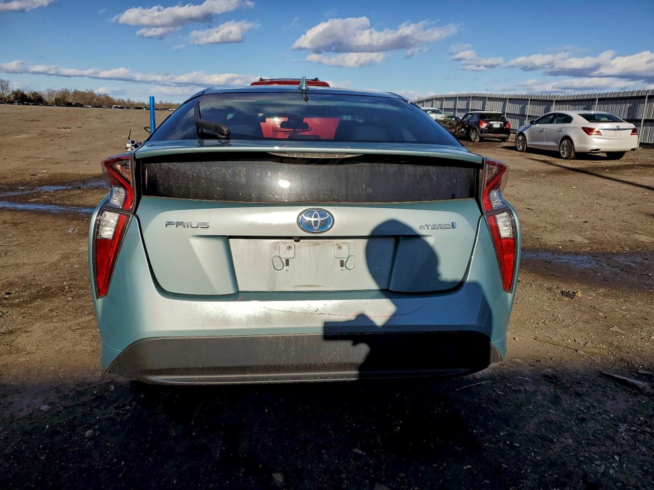 2017 TOYOTA PRIUS photo 6