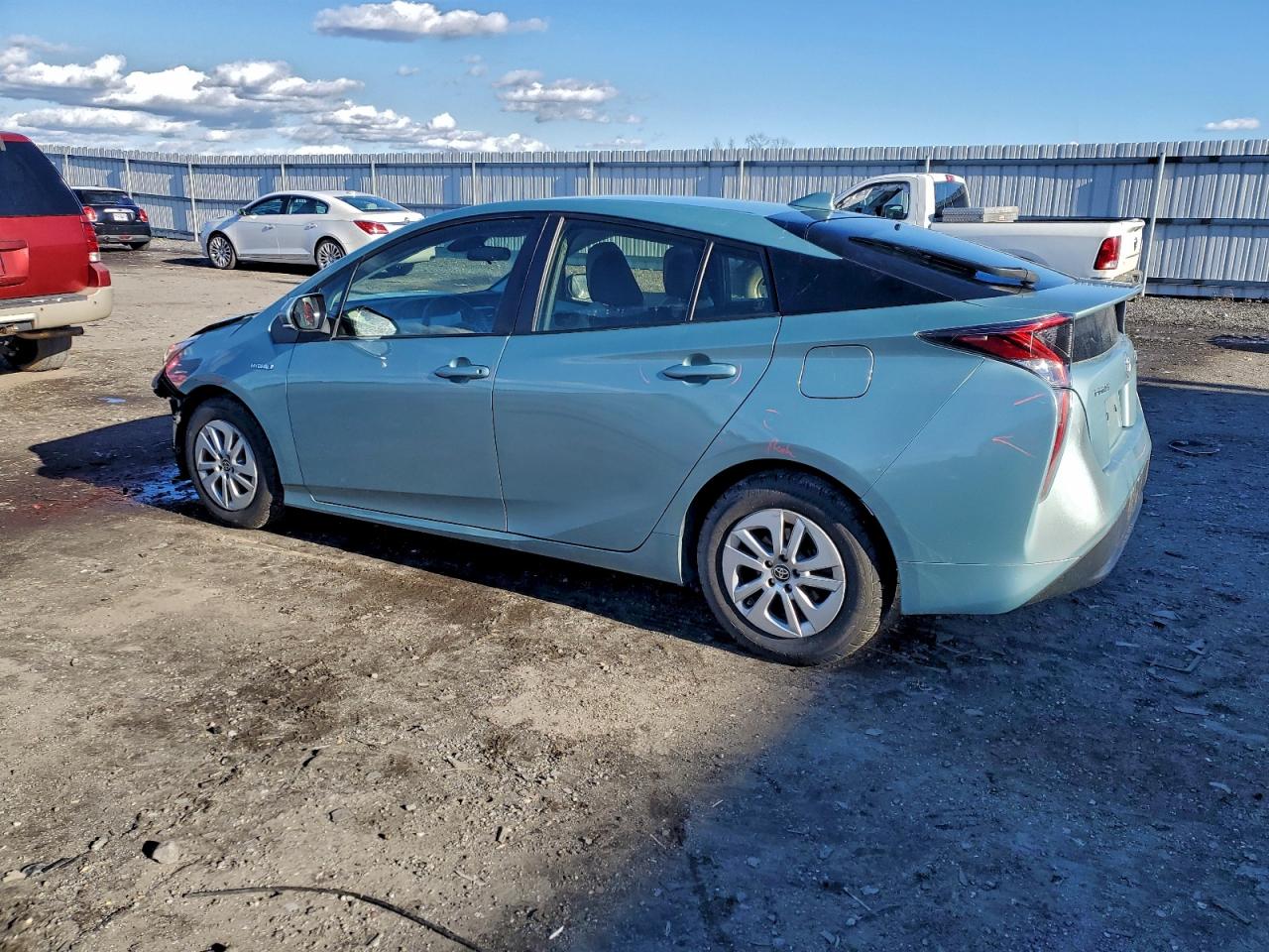 2017 TOYOTA PRIUS photo 2