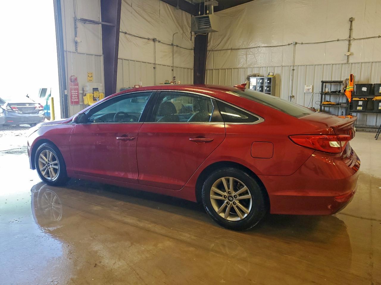 2015 HYUNDAI SONATA SE photo 2