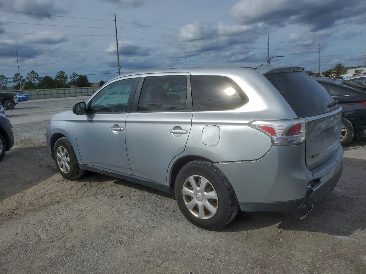 2014 MITSUBISHI OUTLANDER ES photo 2