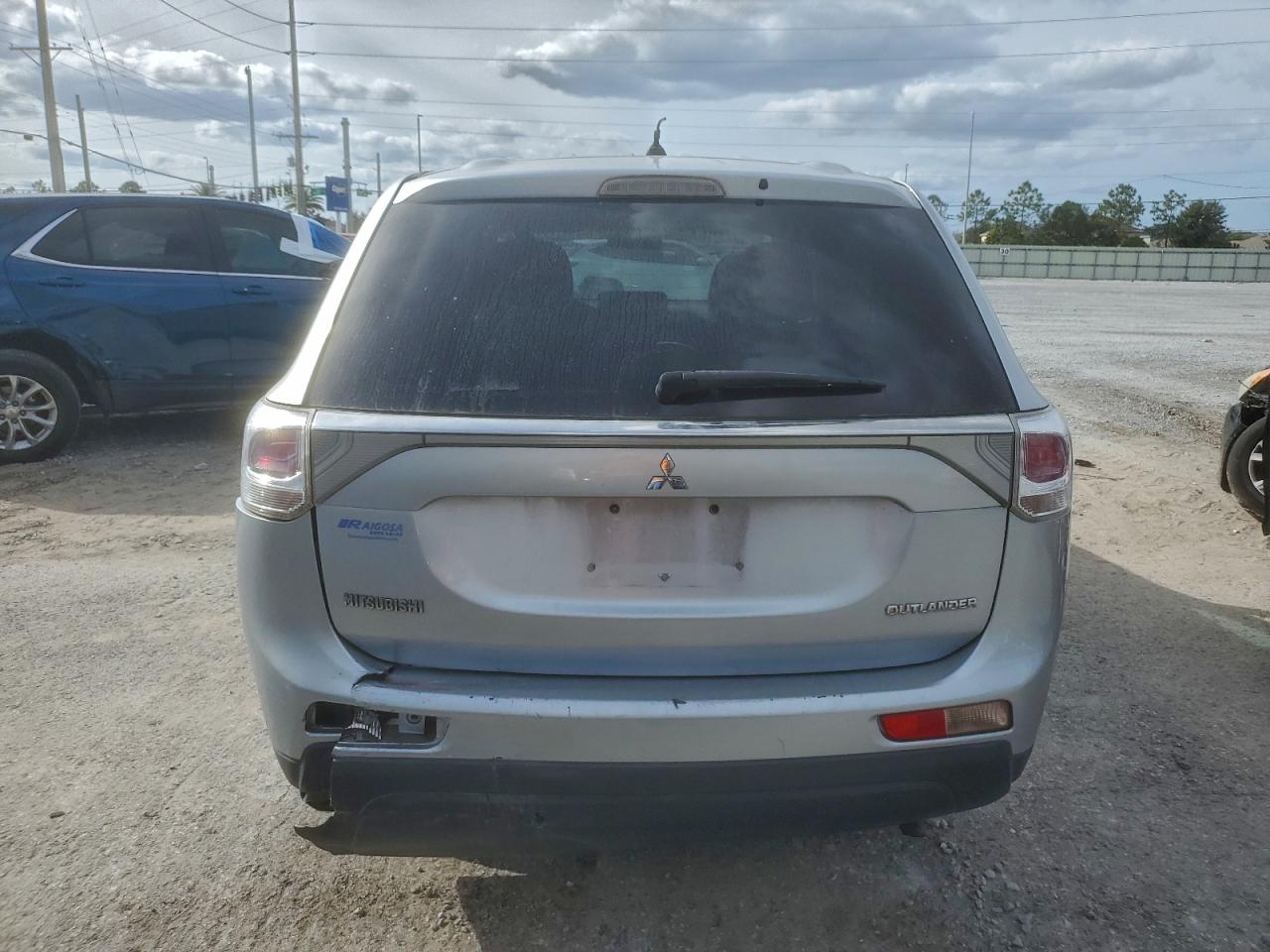 2014 MITSUBISHI OUTLANDER ES photo 6