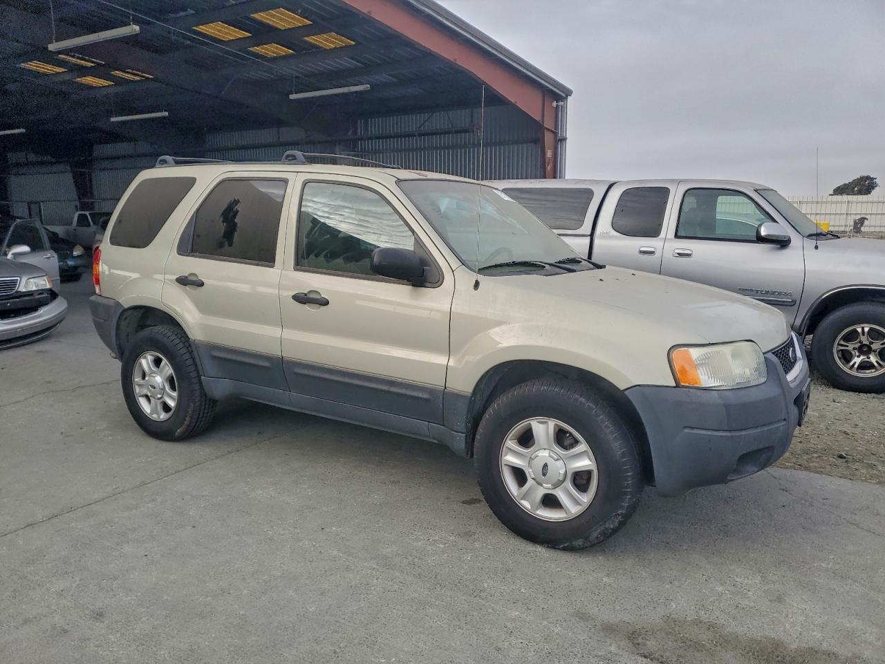 2004 FORD ESCAPE XLT photo 4