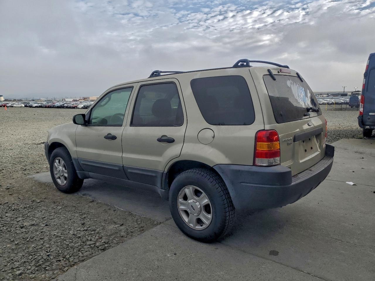 2004 FORD ESCAPE XLT photo 2