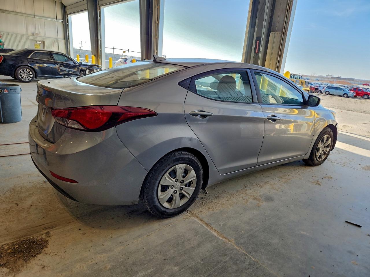 2016 HYUNDAI ELANTRA SE photo 3