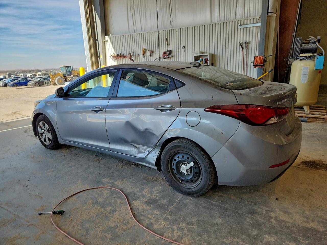 2016 HYUNDAI ELANTRA SE photo 2